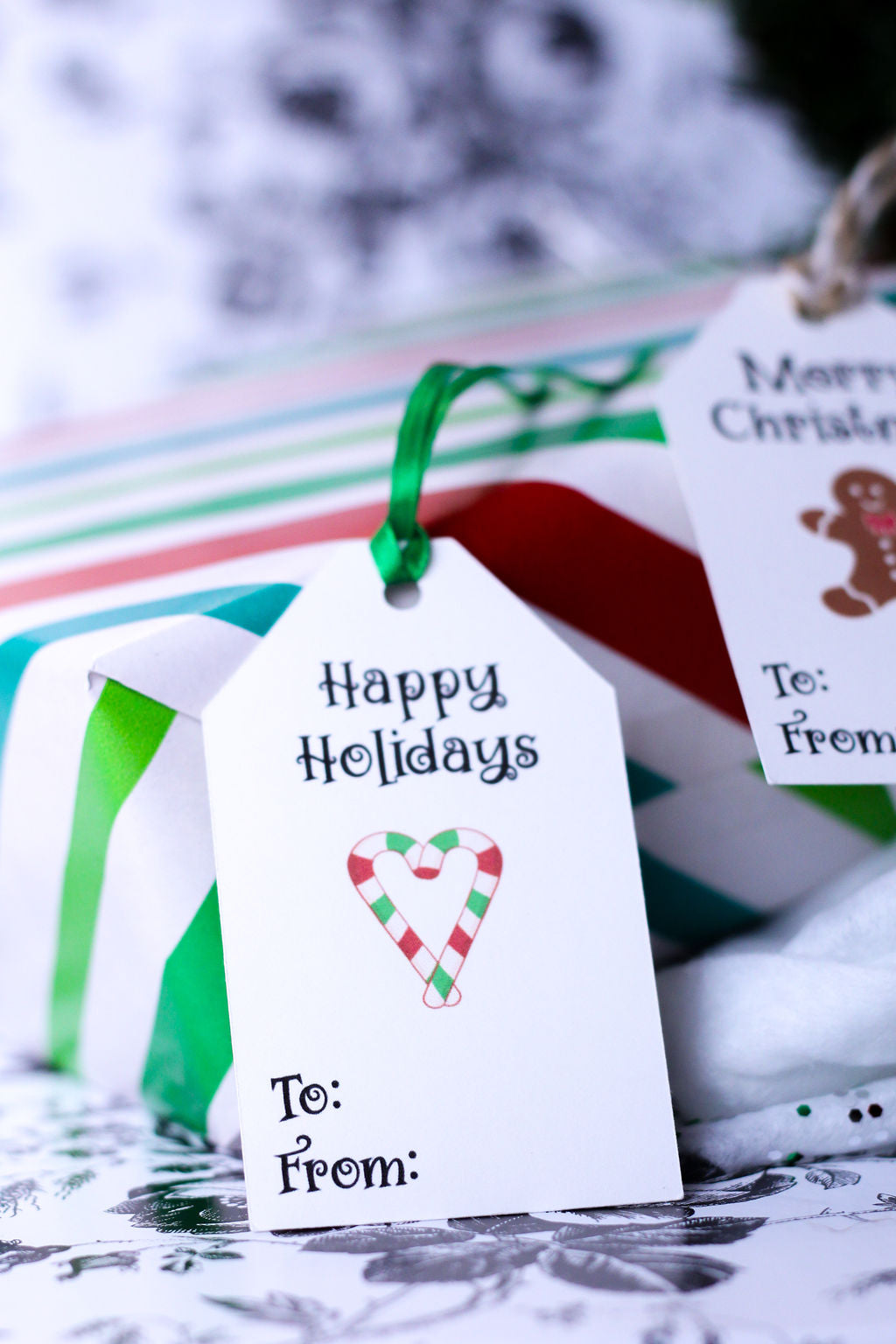 Cute Christmas Themed Gift Tags 8 Count